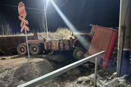 Столкновение пассажирского поезда и грузовика в Иркутской области