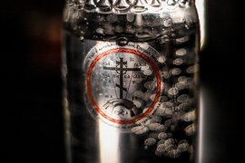 Святая вода в церковной бутылке