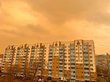Небо в Приамурье окрасилось в желто‑оранжевый. ФОТО