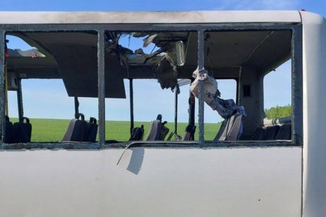 Один из микроавтобусов, по которому ударили украинские дроны