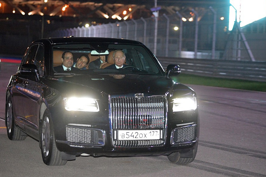 Р›РёРјСѓР·РёРЅ Aurus Senat Limousine l700