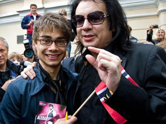 Александр Рыбак (слева), фото с сайта www.starslife.ru