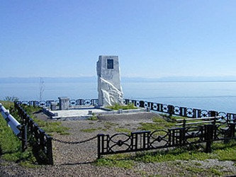 Памятник Александру Вампилову. Фото с сайта www.baikalarea.ru