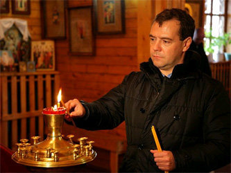 Дмитрий Медведев в церкви на острове Кунашир. Фото пресс-службы президента РФ