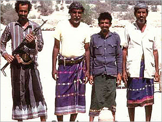 Мужчины из йеменского племени Нуман. Фото с сайта www.aiys.org