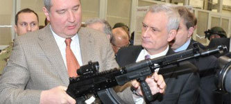 Дмитрий Рогозин (слева). Фото с сайта www.rodina.ru