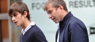 Аркадий и Роман Абрамовичи. Фото с сайта www.gq.ru