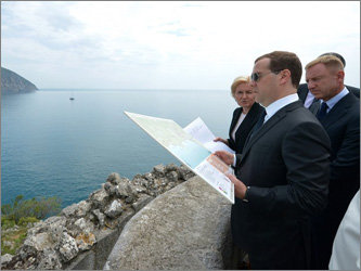 Дмитрий Медведев в Крыму. Архивное фото пресс-службы правительства РФ