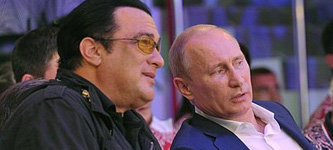 Стивен Сигал и Владимир Путин. Архивное фото пресс-службы президента РФ