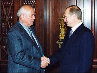 Михаил Горбачёв и Владимир Путин. Архивное фото пресс-службы президента РФ