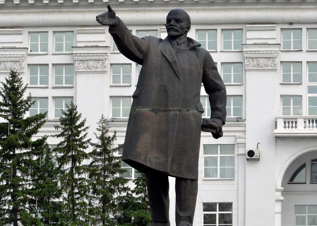 Памятник Ленину в Кемерово