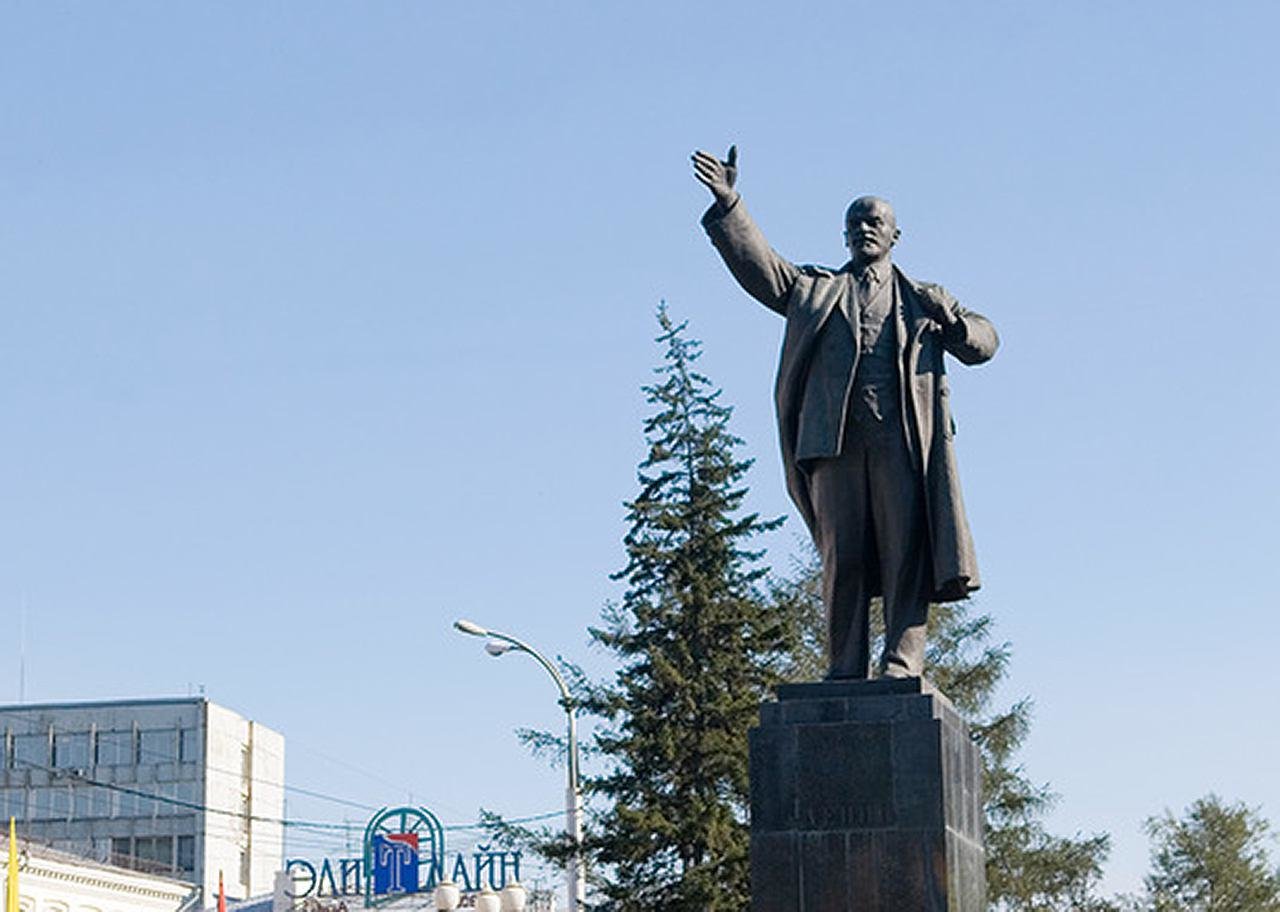 памятник ленину на площади октября