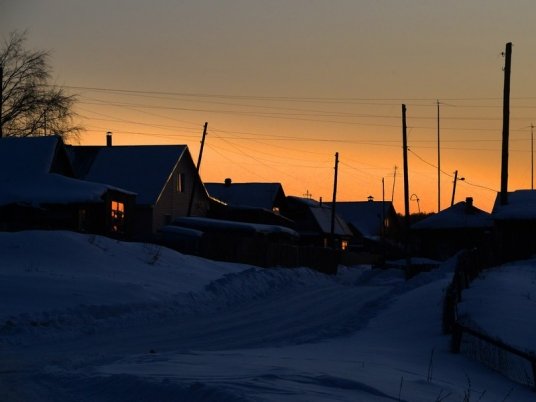 Художники решили в деревню проложить окно