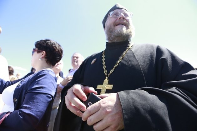 Сегодня отца вызвали. Толстый священник. Православный священник толстый. Поп священник жирный.