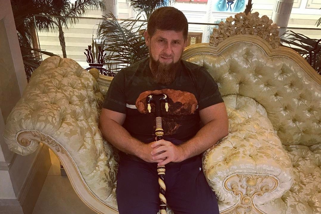 Бойцы СОБРА сломали Кадырову ногу