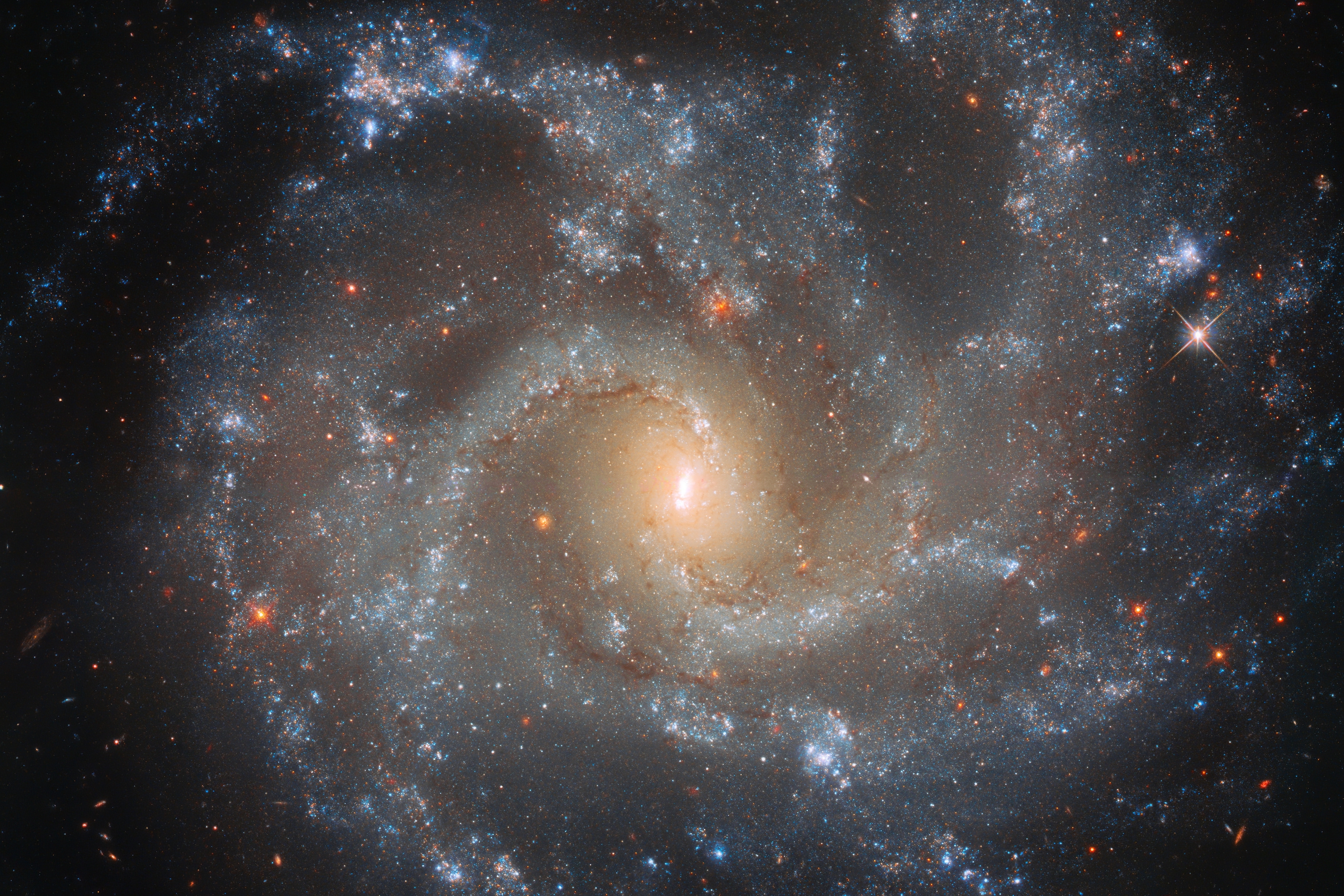 Световой год в космосе. Галактика Млечный путь Хаббл. Космический телескоп Hubble. Млечный путь с телескопа Хаббл. NGC 1566 (Галактика испанский танцор).