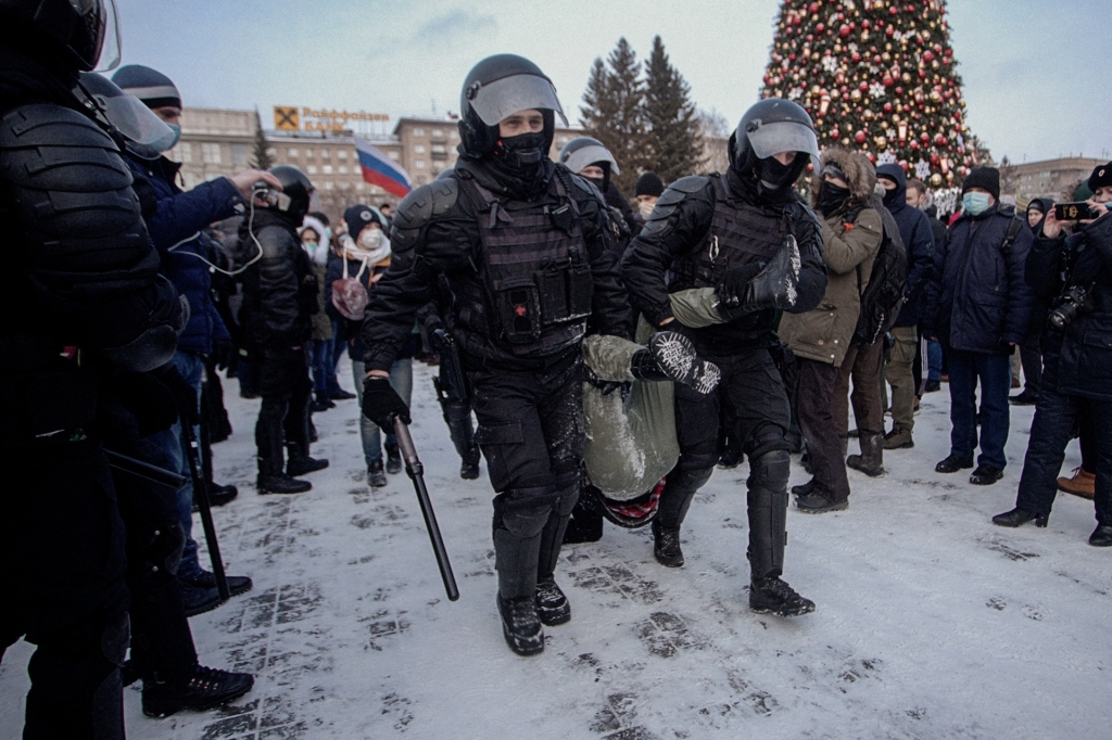 Собрать митинг. ОМОН Новосибирск. ОМОН на митинге Навального.