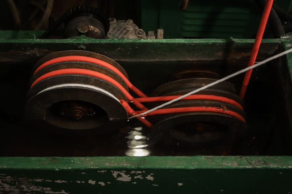 Производство детонирующего шнура на заводе 
