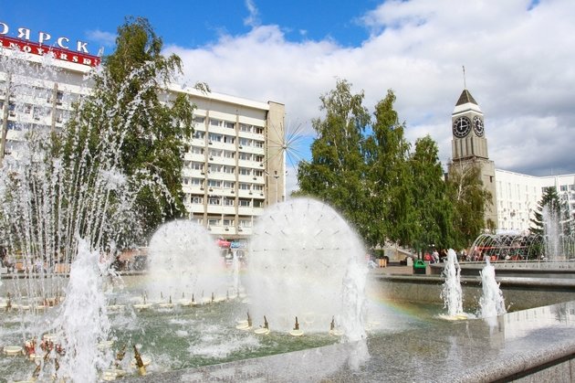 Красноярск и Барнаул стали городами трудовой доблести