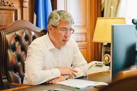 Глава Бурятии Алексей Цыденов в кабинетет