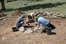Археологи на раскопках в Окинском районе Бурятии
