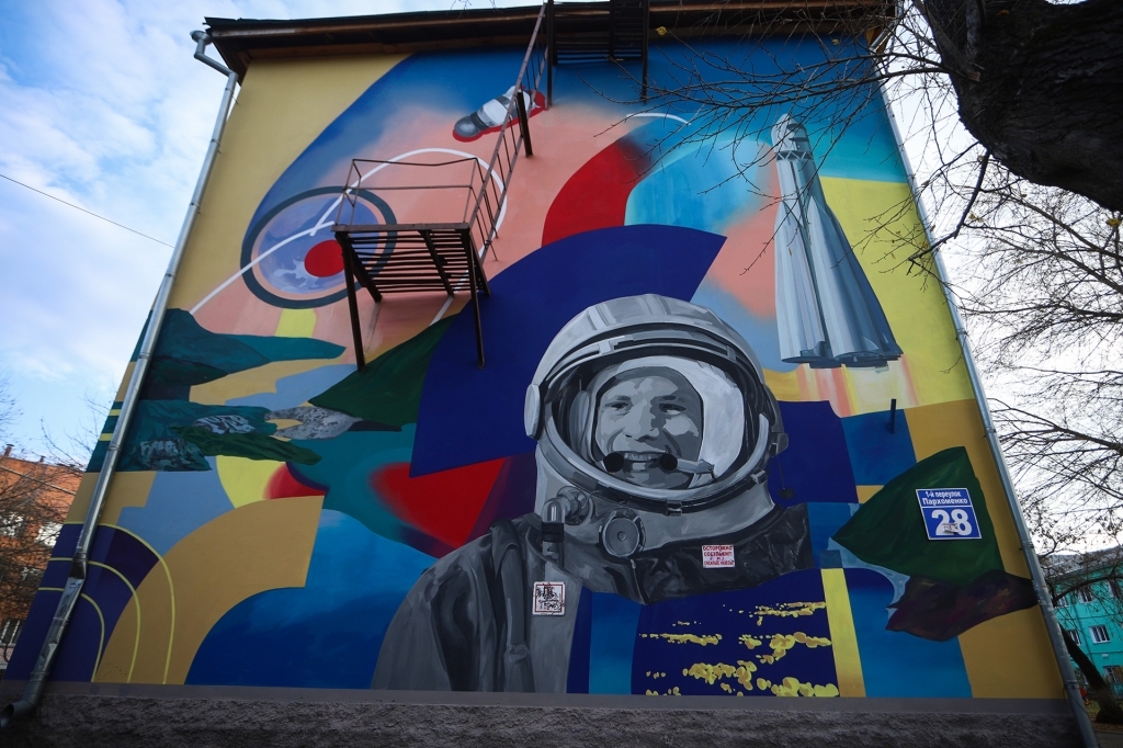 Граффити на переулке Пархоменко в Новосибирске