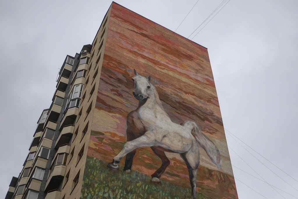 Граффити на улице Вилюйской в Новосибирске