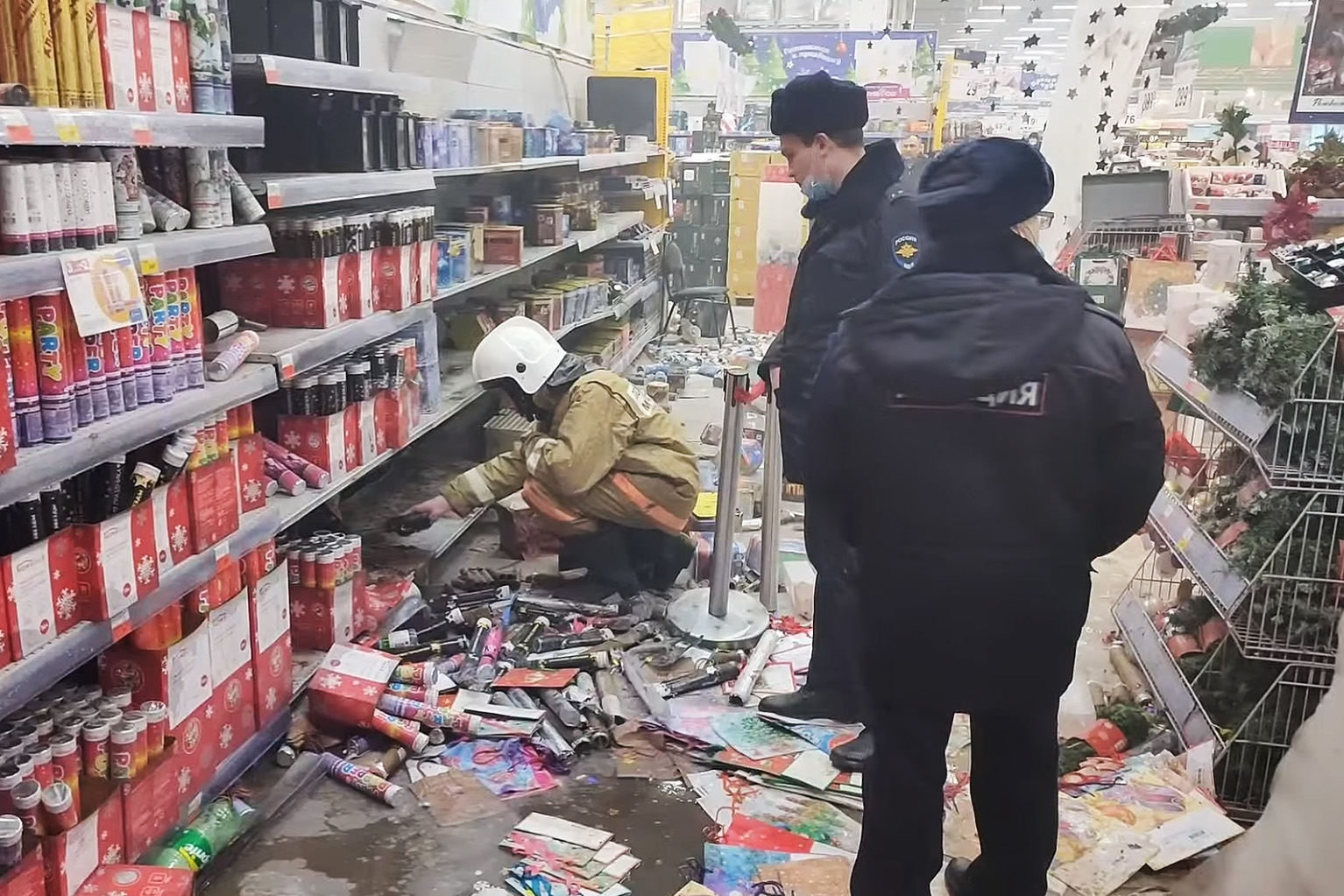 Пожар в магазине лента в Томске