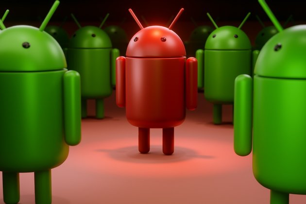Красный символ Android среди зеленых