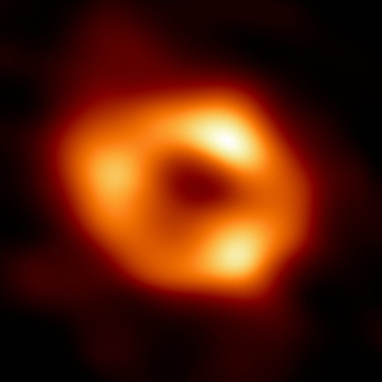 первое изображение черной дыры Стрелец А* 