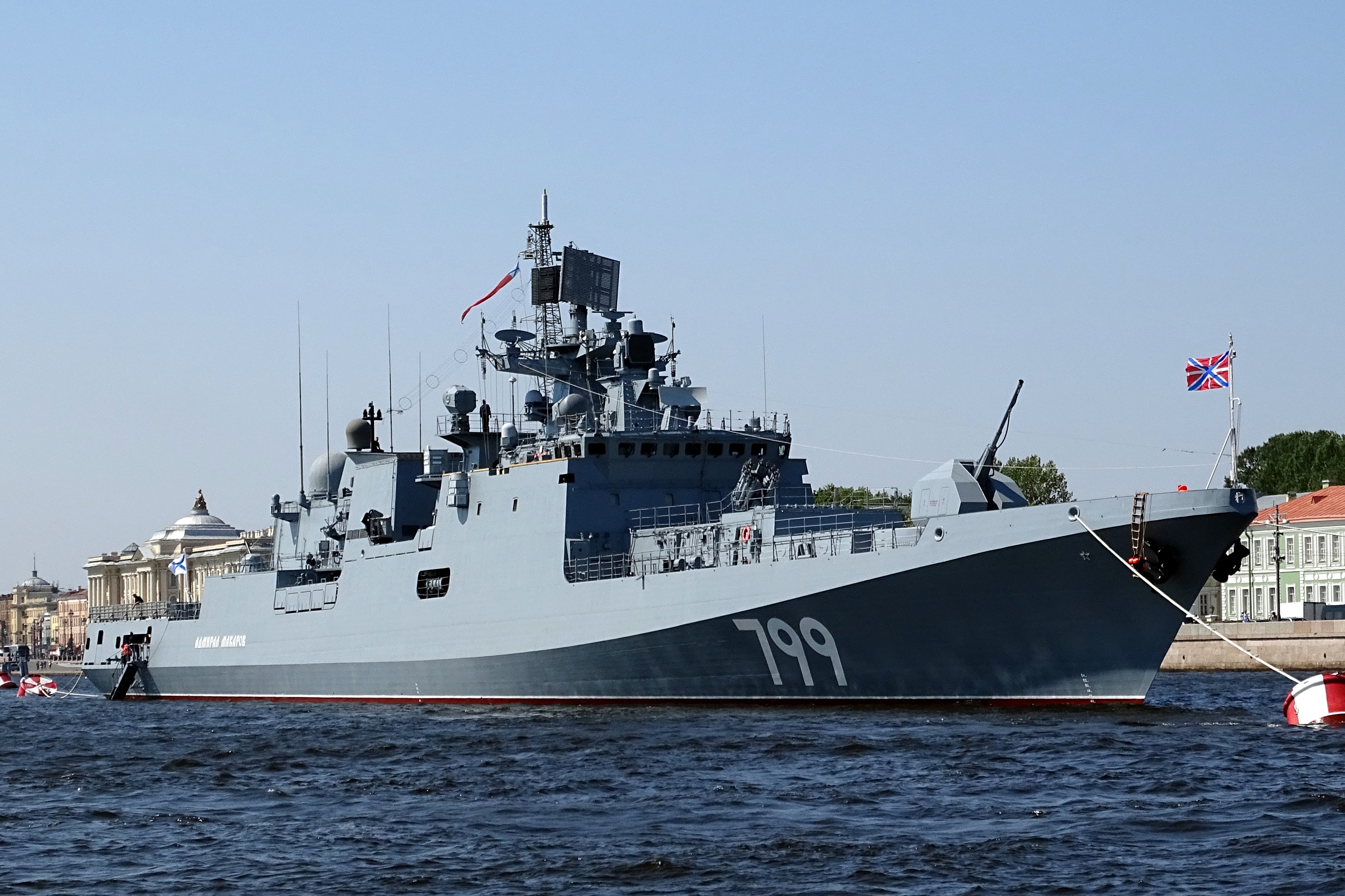 Подбит корабль в черном море российский. Адмирал Макаров 499 Фрегат. Фрегат 11356 Макаров Эссен. Российский ракетный Фрегат «Адмирал Макаров» замечен в Севастополе. Адмирал Эссен Фрегат 2022.