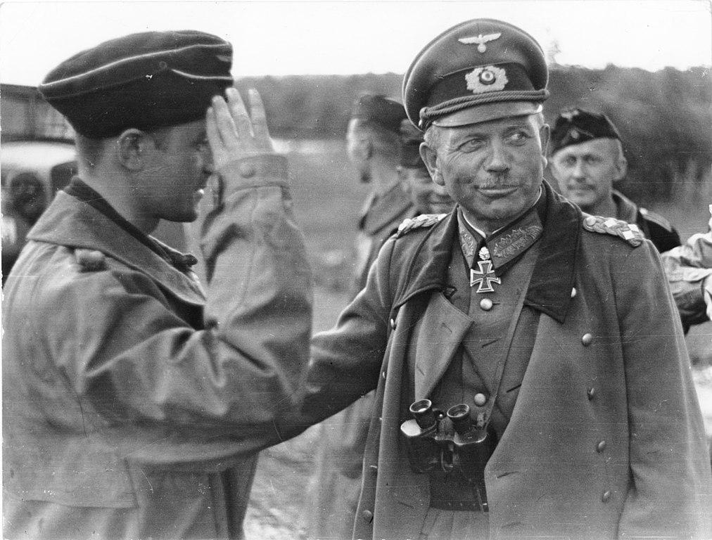 Теоретик блицкрига немецкий генерал Гейнц Гудериан летом 1941 года 