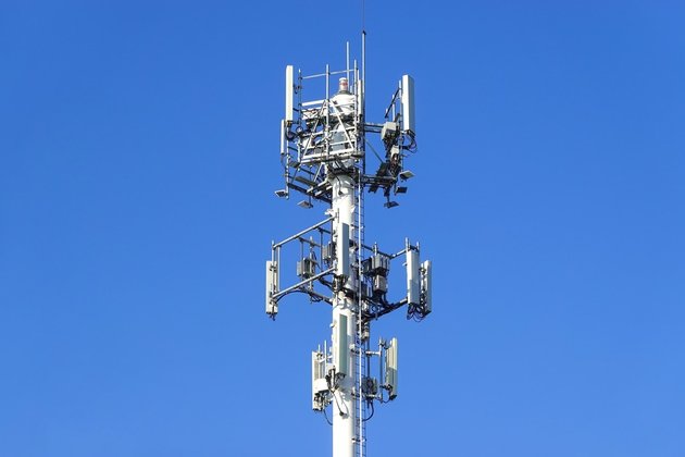 Вышка с антеннами сотовой связи