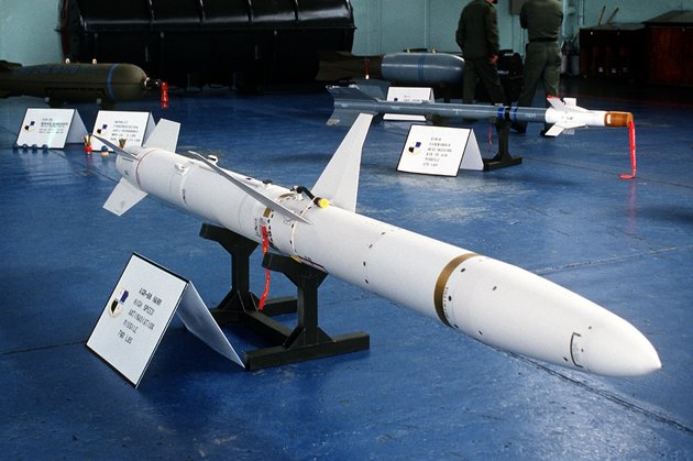 Американская противорадиолокационная ракета AGM-88 HARM