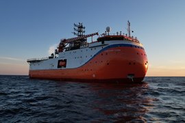 Научно-исследовательское судно — Научно-исследовательское судно — ледостойкая платформа «Северный полюс»