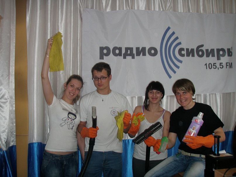 Анна Кикина (справа) с коллегами на радио