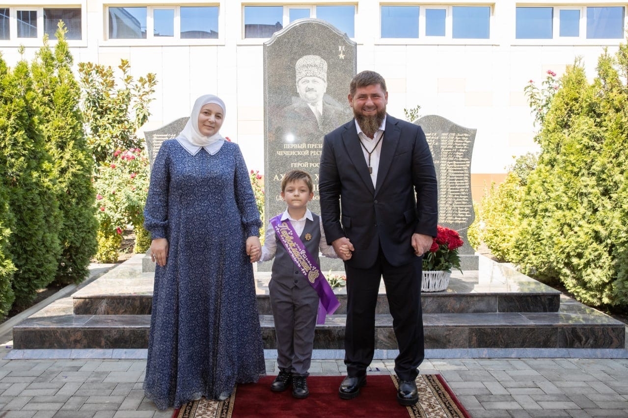 Кадыров рамзан семья дети жена фото