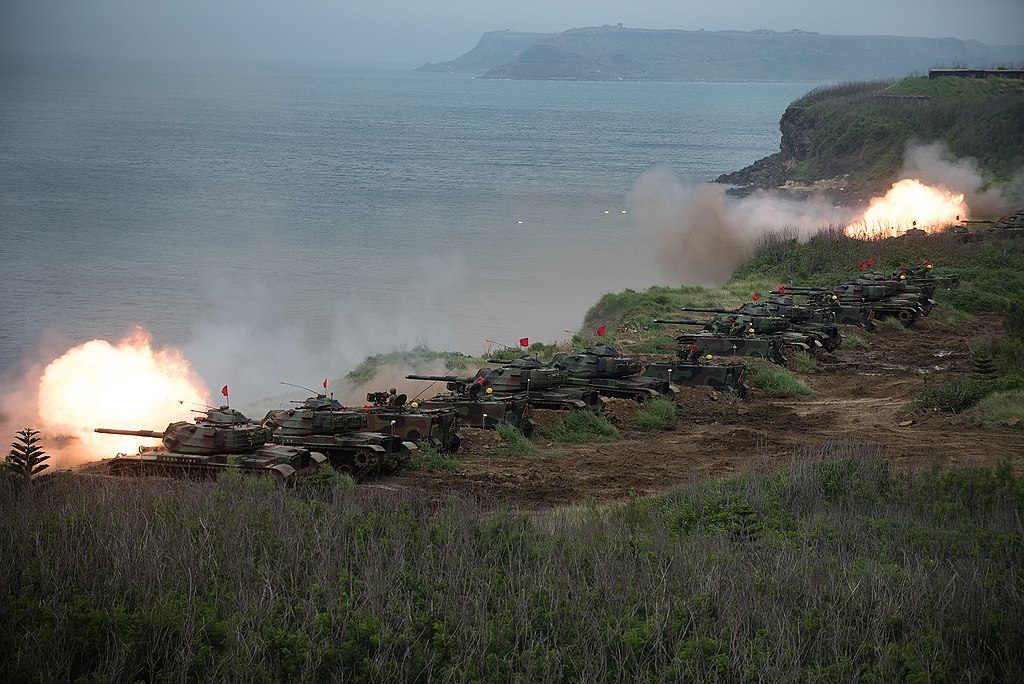 Армия Тайваня на американских танках M-60 учится отбивать китайский десант 