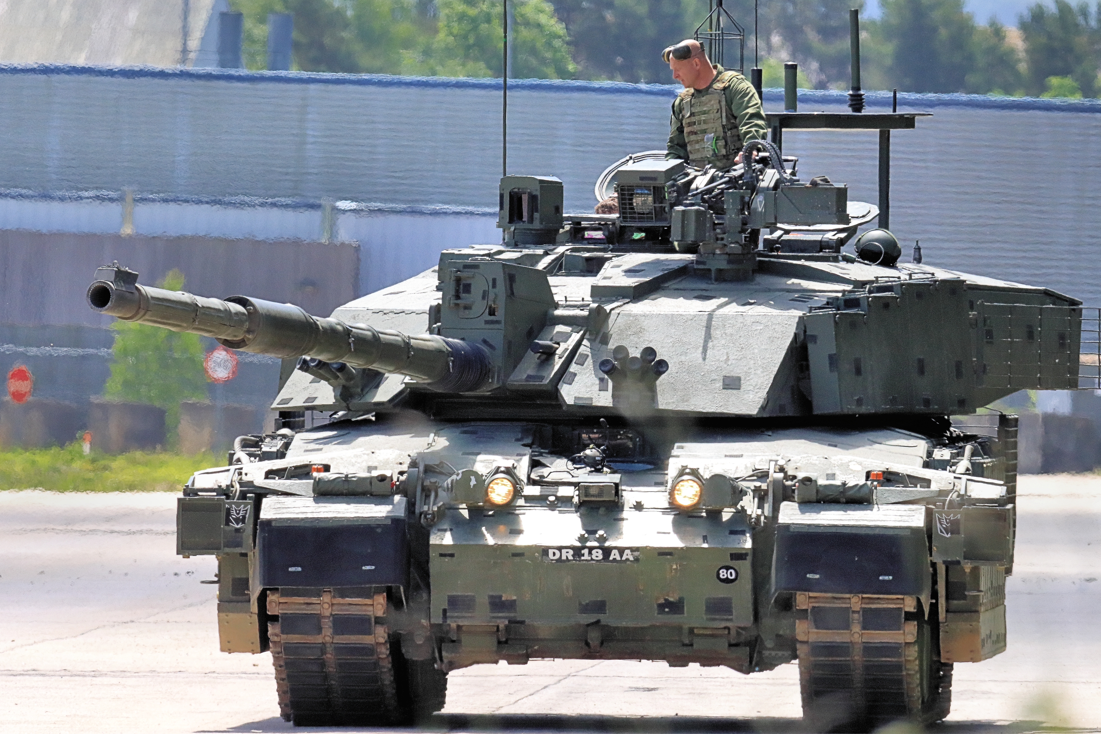 Британский основной боевой танк Challenger 2 с дополнительным бронировованием 