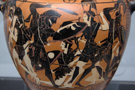 Изображение битвы Геракла с амазонками на древнегреческой вазе
