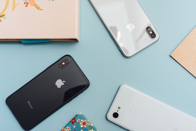 iPhone на столе