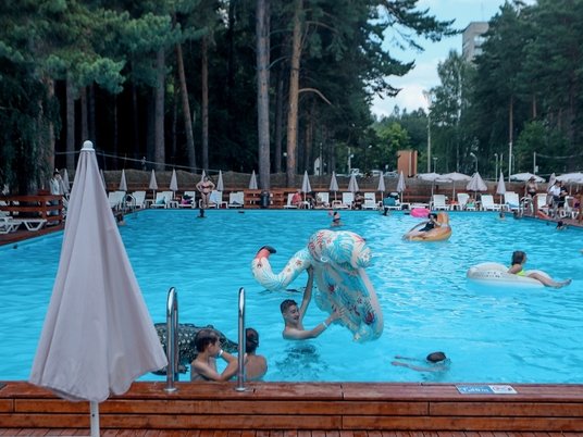 Бассейн «Румба» в сосновом бору