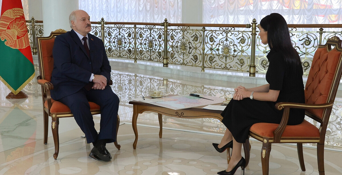 Президент Белоруссии Александр Лукашенко дает интервью украинской журналистке Диане Панченко