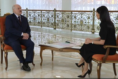 Президент Белоруссии Александр Лукашенко и журналистка Диана Панченко