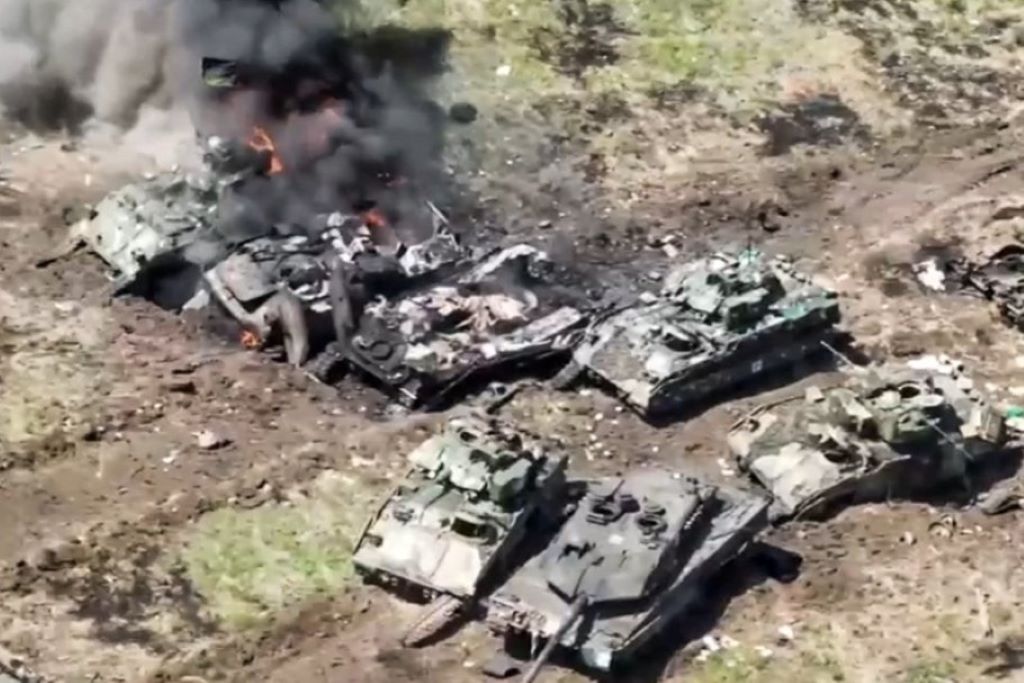 Подбитые под Работино танки Leopard 2А6 и БМП M2 Bradley