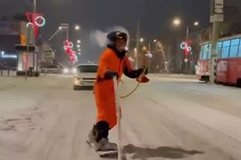 Сноубордист на улице в Ачинске