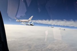 Истребители Су-35С сопровождают самолет президента России