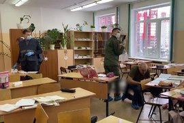 Работа следователей на месте массового расстрела в гимназии №5 в Брянске