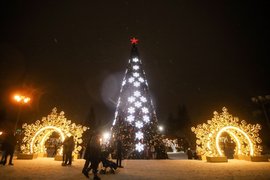 Новогодняя елка на площади Ленина