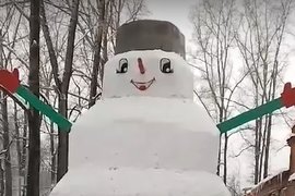 Гигантский снеговик в Новокузнецке